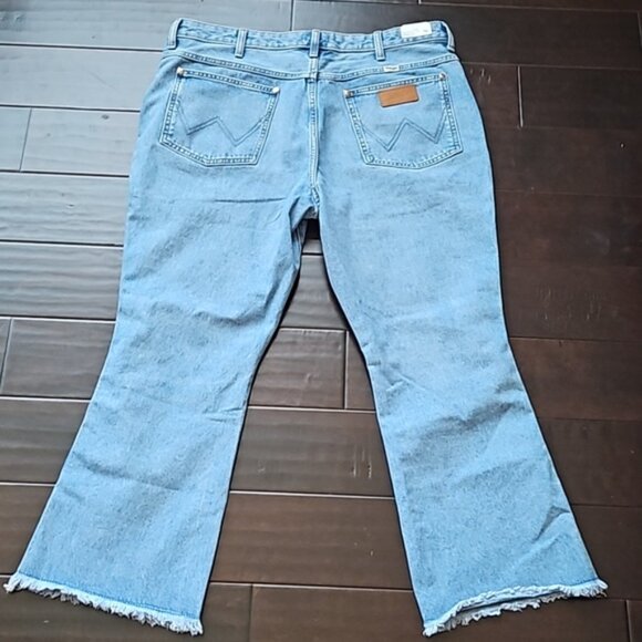 Wrangler High Rise Kick Flare (Wrock 627) Jeans Light-Medium "Control" Wash - 33 - Picture 5 of 15